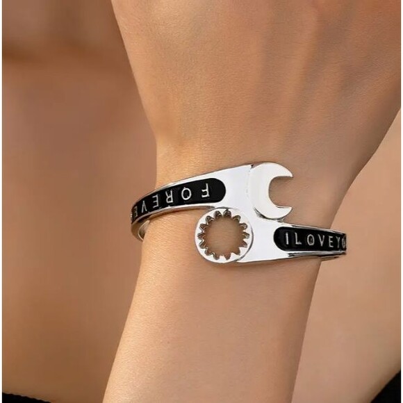 18k White Gold Plated Wrench Bracelet Construction Gift Enamel Engraved - Picture 1 of 7